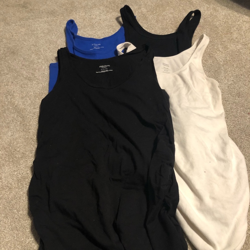 Lot of 4 maternity tank tops size small
